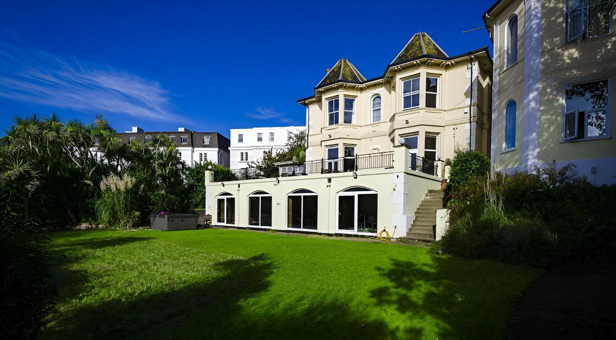 Crofton House Hotel Торки Екстериор снимка