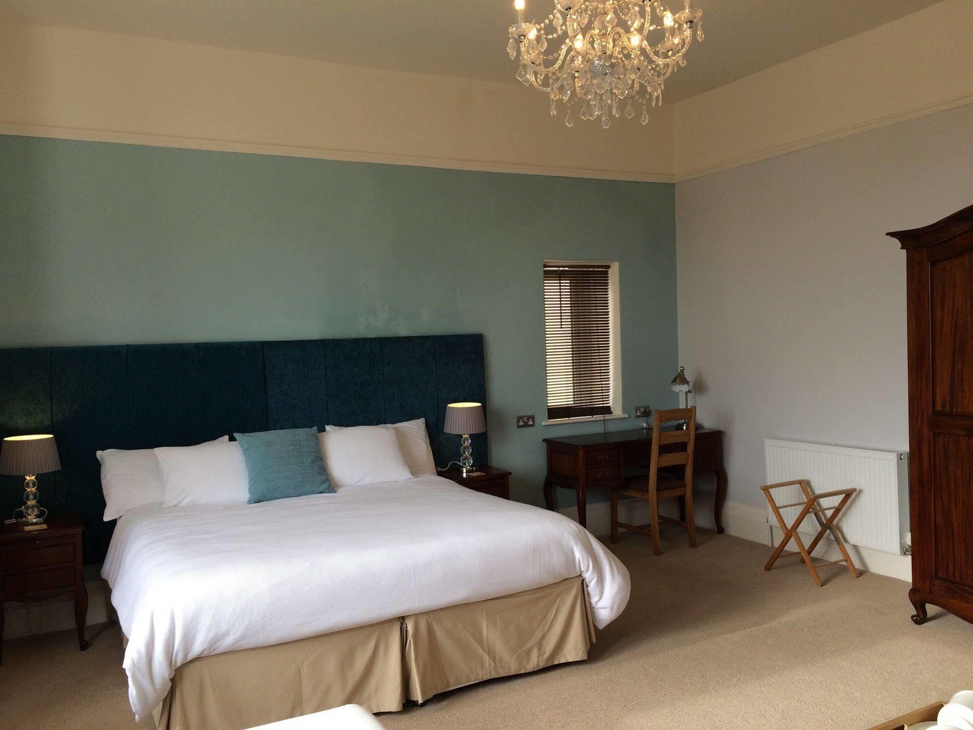 Crofton House Hotel Торки Екстериор снимка